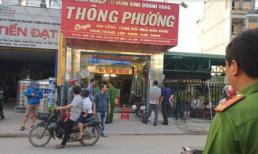 2 thanh niên bịt mặt táo tợn nổ súng cướp tiệm vàng giữa phố Sài Gòn