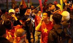 Quật ngã 'gã khổng lồ' Tây Á UAE, hàng triệu CĐV đổ ra đường tạo 'bão'