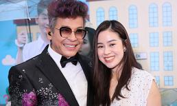 Hậu scandal bị vợ cũ tố, MC Thanh Bạch đổi kiểu tóc cực thời thượng, vui vẻ bên đồng nghiệp tại sự kiện