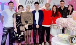 Tiền đạo Văn Toàn và bạn gái hot girl lần đầu xuất hiện công khai bên nhau