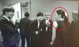 Đường đường là đại mỹ nhân, Lee Young Ae cũng “cuồng” trai đẹp hát hay như thế này 