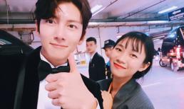 Dân mạng ngưỡng mộ cô gái được Ji Chang Wook cầm điện thoại, chụp ảnh chung
