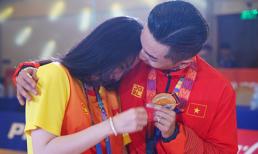 Khánh Thi lập tức òa khóc nức nở khi Phan Hiển chính thức giành HCV tại Seagames 30