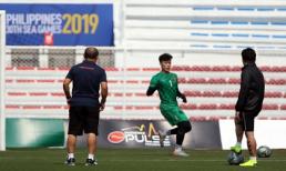 Đau đầu giải bài toán thủ môn, thầy Park trực tiếp thị phạm cho Bùi Tiến Dũng