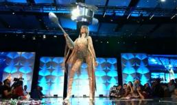 Hoàng Thùy 'gây bão' với trang phục dân tộc 'Cafe phin sữa đá' tại Miss Universe 2019