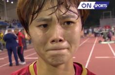 Clip xúc động: Nén nước mắt ra sân khi bà ngoại mất, Phạm Hải Yến ghi 'bàn thắng vàng' cho tuyển nữ Việt Nam