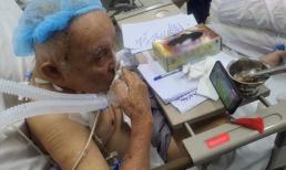 Xúc động hình ảnh cụ ông mới phẫu thuật não, phải thở máy vẫn cố gắng xem U22 Việt Nam đá chung kết SEA Games