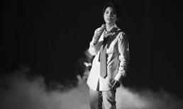 'Té sấp mặt' ở độ cao 1m, Vũ Cát Tường  vẫn biểu diễn cực 'sung' như chưa từng có gì xảy ra