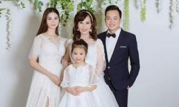 'Cô dâu 62 tuổi' Thu Sao khoe ảnh cưới chụp cùng chồng con, anti-fan mỉa mai: 'Giống hai vợ chồng chụp cùng mẹ vợ'