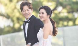 Hé lộ ảnh cưới ngọt ngào của em trai Kim Tae Hee và nữ vận động viên golf xinh đẹp 