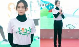 Mặc đồ kín cổng cao tưởng là vậy nhưng Trần Kiều Ân vẫn ghi điểm tuyệt đối nhờ đôi chân thon dài