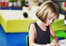 Để con thoát khỏi mặc cảm và trở nên tự tin, cha mẹ chỉ cần làm 5 việc nhỏ sau