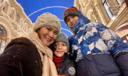 Chồng cũ Hồng Nhung và quý tử vắng mặt trong chuyến đi thăm 2 con riêng của vợ mới ở Nga