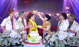 NTK Oanh Phan hát nhảy tưng bừng trong tiệc sinh nhật trắng