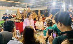 Không chạy show tất bật, danh hài Hoài Linh bán hàng ở hội chợ khiến dân tình nhốn nháo