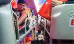 Xe giường nằm 40 chỗ nhồi 82 hành khách về quê ngày Tết