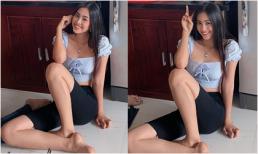 Mặc đồ giản dị ngồi bệt xuống sàn khi về thăm ngoại mùng 2 Tết, Hoa hậu Tiểu Vy vẫn được khen ngợi hết lời