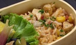 Đổ cả gà lẫn gạo vào nồi cơm điện, hội ghét bếp có ngay bữa trưa nhanh gọn lại ngon miệng