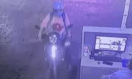 Mẹ trẻ hốt hoảng khi con trai vít ga lao như tên bắn vào hầm gửi xe