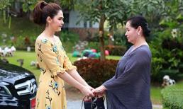 Trước cửa tòa án, mẹ chồng nắm chặt tay con dâu bảo: 'Bỏ được con trai mẹ là mừng rồi'