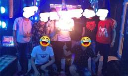 Đi hát cùng anh em đội bóng, chồng bị vợ phát hiện ra gọi 'tay vịn' chỉ nhờ một bức hình, sau đó phải quỳ gối xin lỗi 