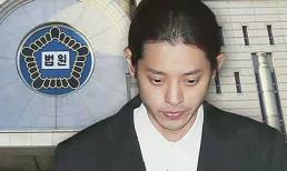 Hé lộ cuộc sống trong tù của 'kẻ biến thái' Jung Joon Young: Khi người nổi tiếng 'chạm đáy nhục nhã'