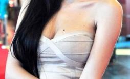 Nốt ruồi trên ngực nữ giới mang tới cung tài lộc vàng son, cả đời