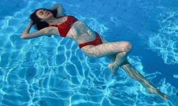 Phạm Quỳnh Anh mặc bikini khoe thân hình đầy gợi cảm ở bể bơi