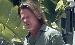 Không thể nhận ra Brad Pitt sau thời gian dài tránh dịch: Tóc dài lượt thượt, râu ria xồm xoàm 