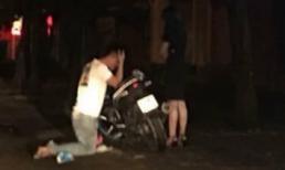 Nam thanh niên quỳ gối xin lỗi bạn gái suốt 1 tiếng chỉ vì lỡ 'thả tim' ảnh người yêu cũ