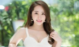 Quỳnh Nga mặc váy trắng muốt tôn vòng một, điệu đà như tiểu thư