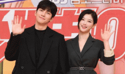 Mặc đồ ton-sur-ton lại còn tình tứ hết nấc, Ji Chang Wook và Kim Yoo Jung khiến fan bấn loạn 