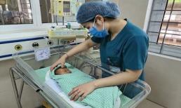 Bé sơ sinh bị bỏ rơi ở hố ga giữa trời nóng 40 độ đã khá hơn nhưng xuất hiện tình trạng đáng lo