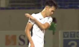 Văn Toàn nói gì sau hành động ném băng đội trưởng HAGL xuống đất?