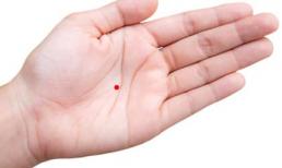 Phụ nữ có nốt ruồi son ở 5 vị trí này báo hiệu cuộc sống sung túc, chồng chiều chuộng hết mực