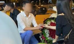 Quỳ gối cầu hôn bạn gái trên vỉa hè nhưng bị từ chối, hành động bất ngờ sau đó của chàng trai mới là tâm điểm gây chú ý