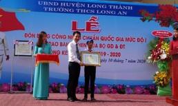 Cậu học trò nghèo khơi cống dưới trời mưa được Bộ GD-ĐT tặng bằng khen