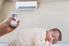 Bé nằm điều hòa vào mùa hè để bao nhiêu độ? 26 độ không phải là tiêu chuẩn tốt nhất, vì vậy, bé sẽ sớm bị ốm