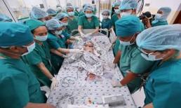 Cặp song sinh Trúc Nhi - Diệu Nhi đã tỉnh lại sau ca đại phẫu lịch sử kéo dài gần 13 tiếng