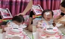 Quen tay như ở trên tuyển, Hải Quế úp bánh sinh nhật vào mặt con gái khiến bé khóc thét sau màn thổi nến
