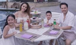 Gia đình Trang Nhung diện tor sur tor đón nắng hè tại biển Quảng Bình