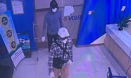 Clip 2 kẻ bịt mặt nổ súng cướp hơn 900 triệu tại ngân hàng BIDV ở Hà Nội