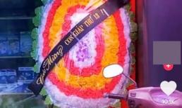 Mẹ chồng 'nhà người ta': Gửi vòng hoa mừng khai trương cửa hàng bồ của con trai cùng dòng chữ chúc mừng gây sốc