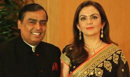 Chuyện tình đẹp như phim của tỷ phú giàu nhất châu Á với người vợ cũng là tình đầu: Bỏ cả Mercedes để lên xe buýt đi làm cùng bạn gái