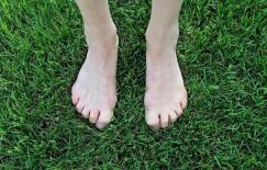 Xem cuộc sống lâu dài không, hãy nhìn xuống đôi chân của bạn! Những người sống lâu sẽ không có hai hiện tượng này