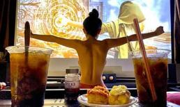 Bị phạt cấm diễn 4 tháng vì mặc cũng như không, Ngân 98 thả rông tại nhà như khiêu khích