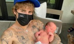 Fan tá hỏa khi Justin Bieber thông báo lên chức, còn bế em bé trên tay