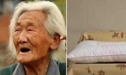 Sau khi mẹ chồng qua đời chồng chuẩn bị đem gối của bà đi đốt, con dâu tò mò nhặt lên xem và ngỡ ngàng vì thứ bên trong