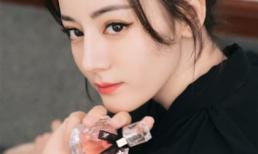 Phụ nữ khi xịt nước hoa vào mùa hè cần ghi nhớ 4 vị trí này để hương thơm được lâu bền và thăng hoa