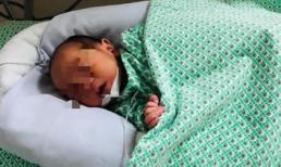 Hôm nay, bé sơ sinh bị mẹ bỏ rơi trong khe tường ở Hà Nội được gặp người thân